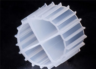 kaufen Weißfarbige MBBR-Filtermedien mit reinem HDPE-Material und langer Lebensdauer für RAS online manufacture