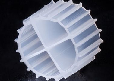 kaufen Weißfarbiger MBBR Medien Biofilmträger mit Superdekarburisierung und jungfräulichem HDPE-Material online manufacture