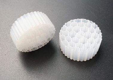 kaufen China biologische Behandlung Abwassermedien k3 Bio-Growth Fab Medien als Wasserfilterfüllprodukte für Teiche online manufacture