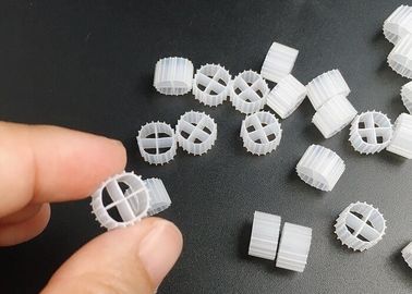 kaufen Biofilmträger mit hohem Wirkungsgrad MBBR Filtermedien 11 mm X 7 mm Größe und weiße Farbe online manufacture