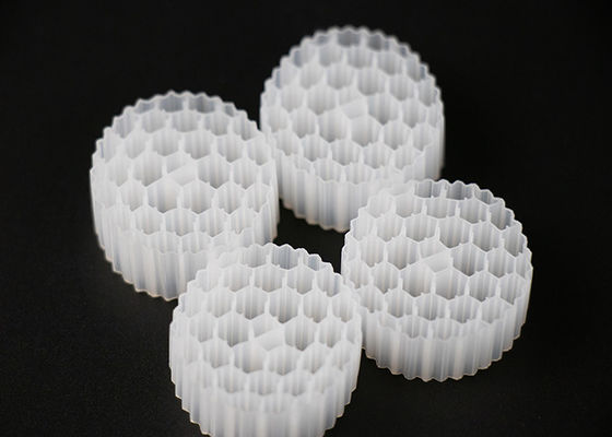 kaufen Weiße Farbe Hdpe Material 38 Löcher MBBR Träger Jungfrau PE online manufacture