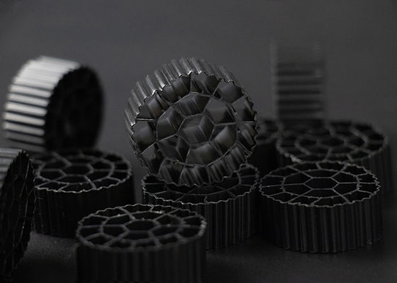 kaufen 25 mm X 10 mm Größe Kunststofffilter Medien Jungfrau HDPE Material MBBR Bio Kugeln online manufacture