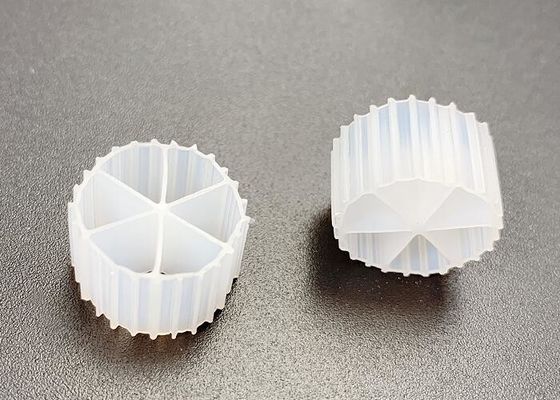 kaufen IFAS HDPE Weißfarbe MBBR Bewegliches Bett Biofilmreaktor Belüftungspfanne Kabeljau entfernen online manufacture
