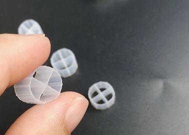 HIPS Weißfarbiger Kunststoff Biofilter, Bewegliches Bett Biofilter 12*9mm Größe