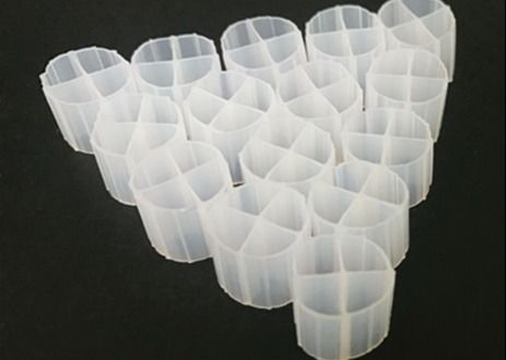 Weiße Farbe MBBR Bio-Trägermedien für anaeroben Tank mit jungfräulichem HDPE-Material und 12*9mm Größe