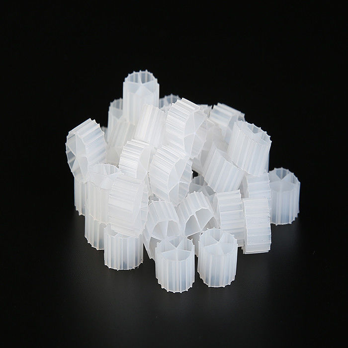 Fünf-Loch-HDPE-Material MBBR K1 Filtermedien für Aquarien Abwasserbehandlung