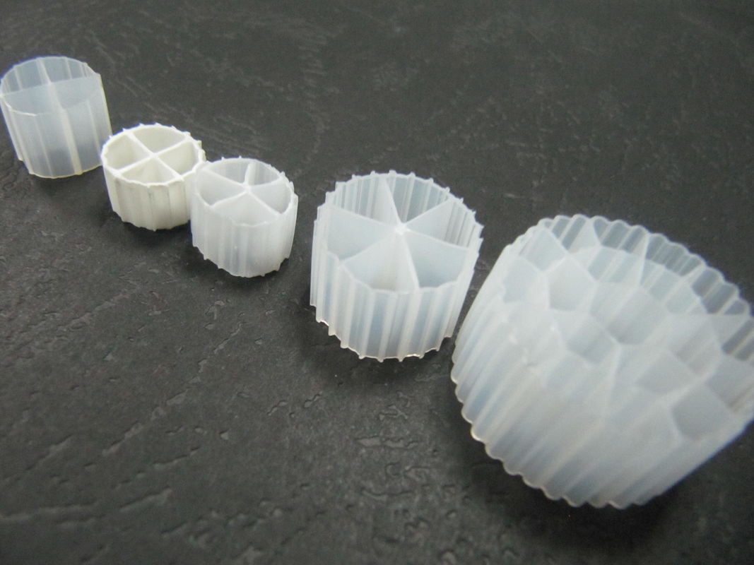 Gute Oberfläche MBBR Filtermedien mit weißer Farbe und jungfräulichem HDPE-Material für RAS