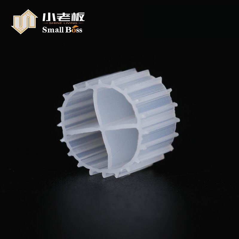 HDPE Kleingröße K1 Biofiltermedium 900m2 / M3 Oberfläche 11*7mm Größe