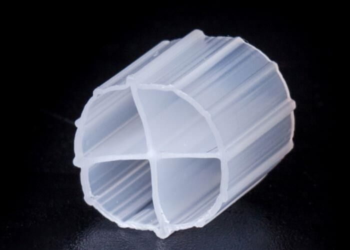 12*9mm MBBR Biofiltermedien mit weißer Farbe und unberührtem HDPE-Material Biopipe Bioballe