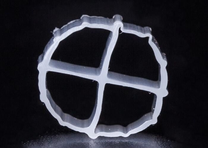 12*9mm MBBR Biofiltermedien mit weißer Farbe und unberührtem HDPE-Material Biopipe Bioballe