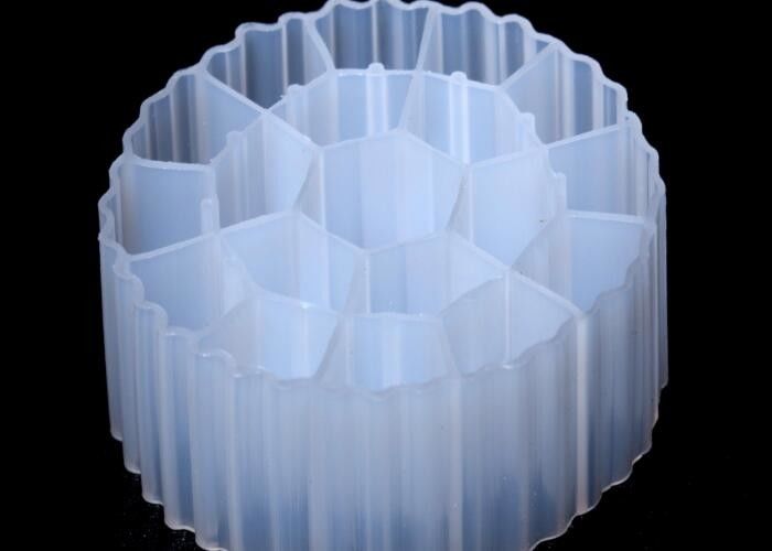 Plastik-MBBR-Bio-Medien HDPE-K3 Aquaponik-Filtermedien 500 m2/m3 fda sicherer Stoff Biopipe-Biozellkugeln