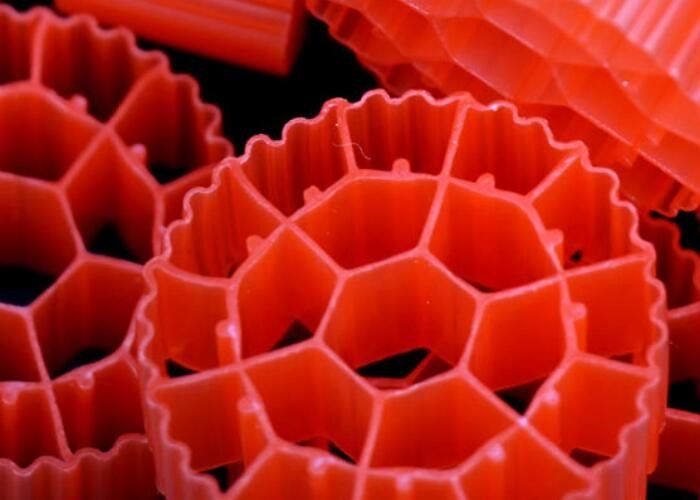 MBBR Biofiltermedien mit weißer Farbe und jungfräulichem HDPE-Material für Abwasser