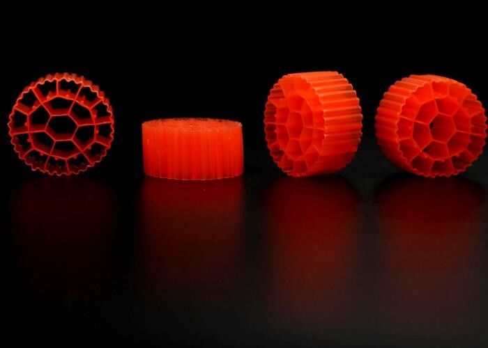 Umweltfreundliche Biozellfiltermedien jegliche Farbe Jungfrau HDPE Material Bio Kugeln