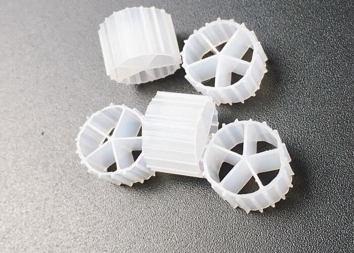UV-beständiges HDPE 10*7MM MBBR BIOBALLS IFAS-Prozess 5 Räume