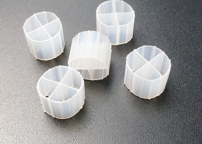 Aquakultur Fischfarm MBBR Biofiltermedien 12*9mm Hdpe Weiße Biobälle Sbr Prozess