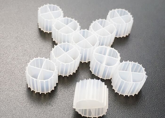 MBBR Biofilter-Medien Biochips 0,96 - 0,98 g / Cm3 Dichte für RAS Aquakultur FAB Biomedien