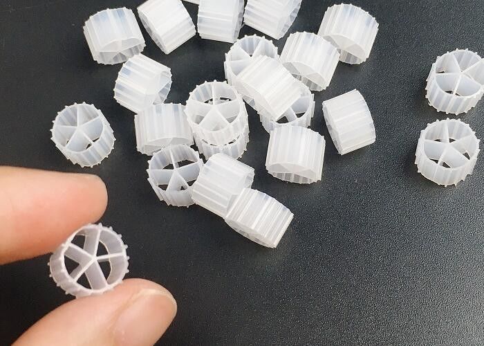 Weiß 5 Löcher Jungfrau HDPE Filtermedium Langlebigkeit Größe 10 mm X 7 mm