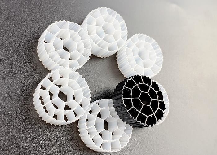 Plastik-MBBR-Bio-Medien HDPE-K3 Aquaponik-Filtermedien 500 m2/m3 fda sicherer Stoff Biopipe-Biozellkugeln