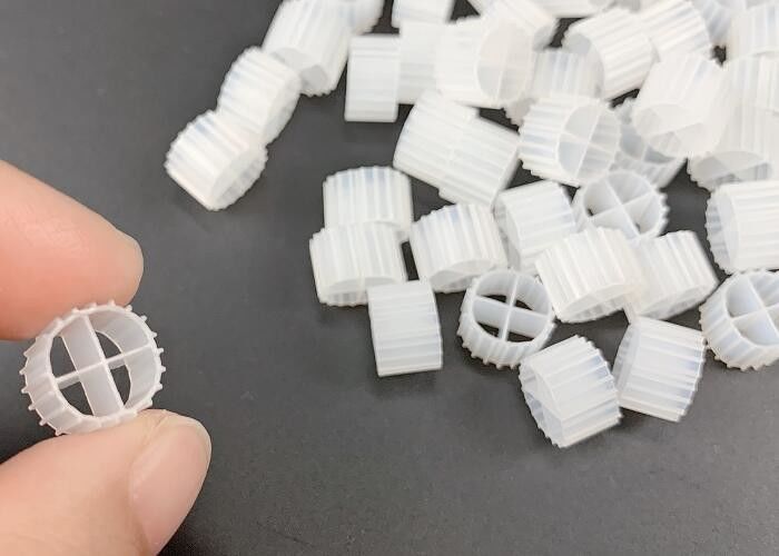 11*7mm Natürliche Farbe und jungfräuliches HDPE Material MBBR Biofilmträger Hersteller