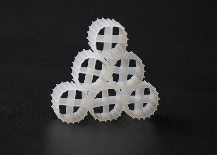 Stoßdichte K1-Filtermedien Koi-Teich Biofilter Niedrigerer Energieverbrauch MBBR Schwimmbereiter für Biomasse