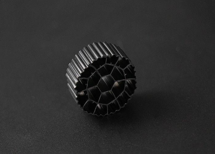 Neue HDPE-Material MBBR Filtermedien Biofilter 25mm X12mm Größe 600 m2/m3 Oberfläche