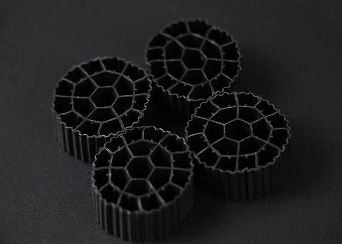 25 mm X 10 mm Größe Kunststofffilter Medien Jungfrau HDPE Material MBBR Bio Kugeln