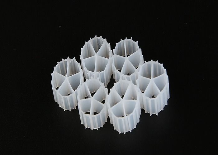 Abwasserbewegungsbett Biozellfiltermedien Niedrigerer Energieverbrauch 10 mm X 7 mm Größe