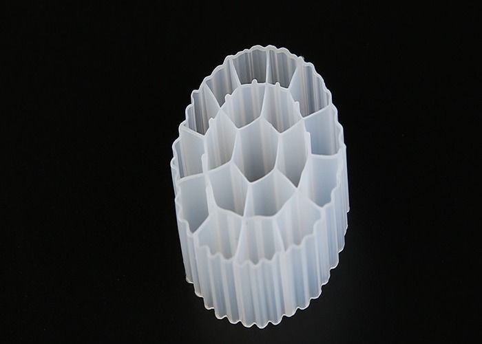 Weiße Farbe MBBR Filtermedien K3 Bio Medien Gute Stoßbeständigkeit mit jungfräulichem HDPE