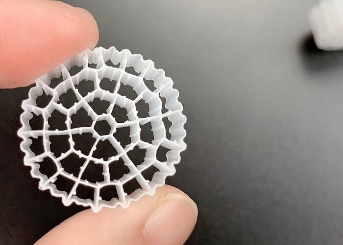 Jungfrau HDPE 25*10MM Weiße Farbe MBBR Kunststofffiltermedien Große Fläche