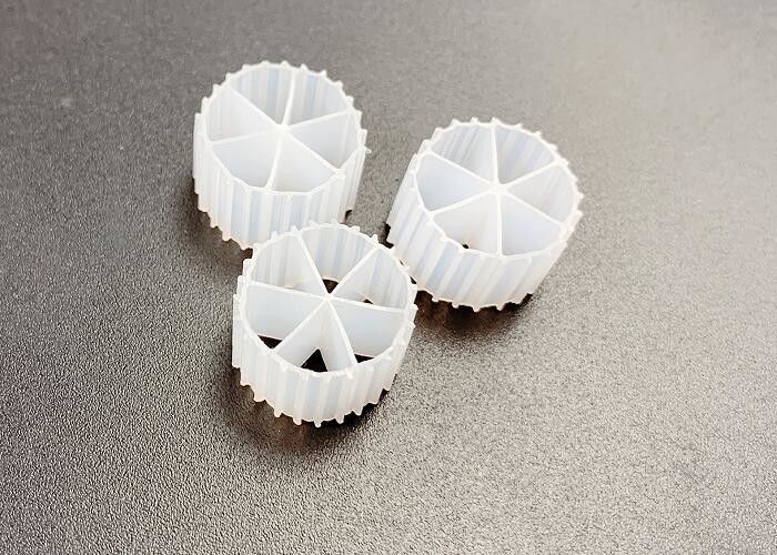 IFAS HDPE Weißfarbe MBBR Bewegliches Bett Biofilmreaktor Belüftungspfanne Kabeljau entfernen