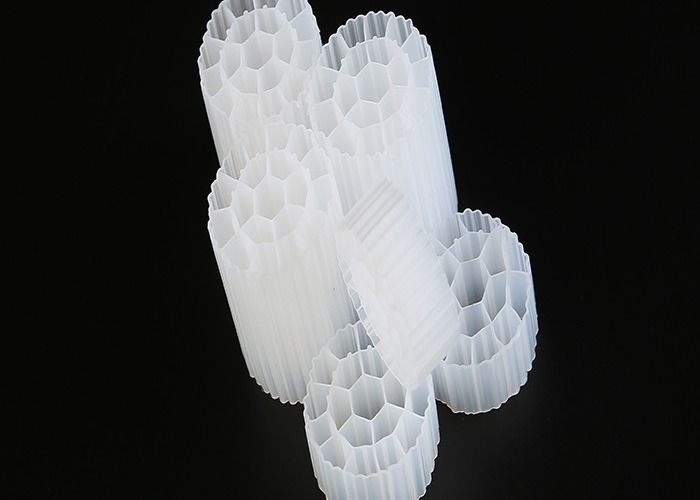 Wirkliche HDPE MBBR Filtermedien K1K3K5 φ35*18 Mikrofilter für biologische Deodorierung
