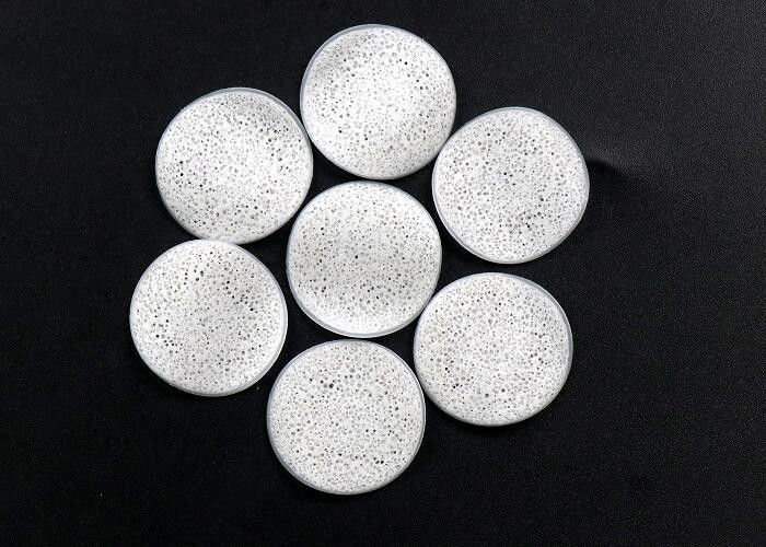 Biochips Biologische Bioröhrchen Filtermedien Weiße Farbe Runde Flachstücke